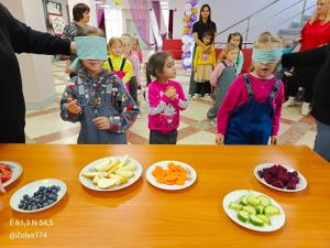 Нагорненские малыши «вслепую» распознали овощи и фрукты 